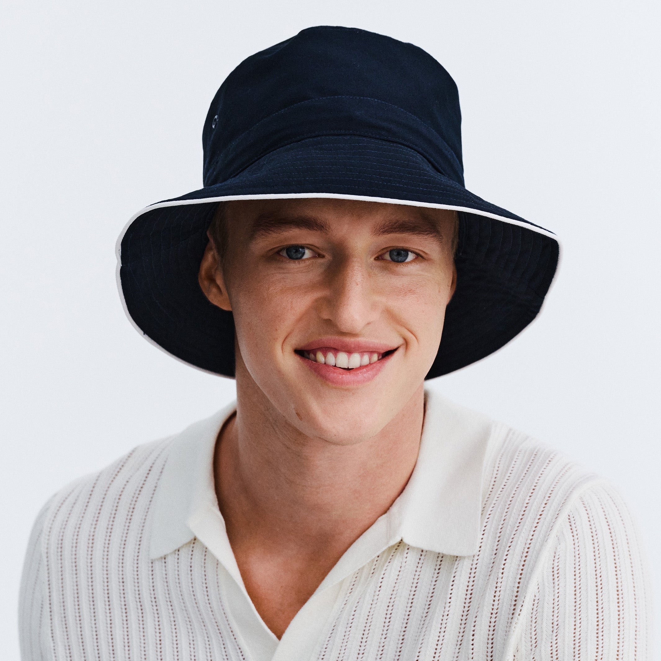  Jester Bucket Hat - Navy/White