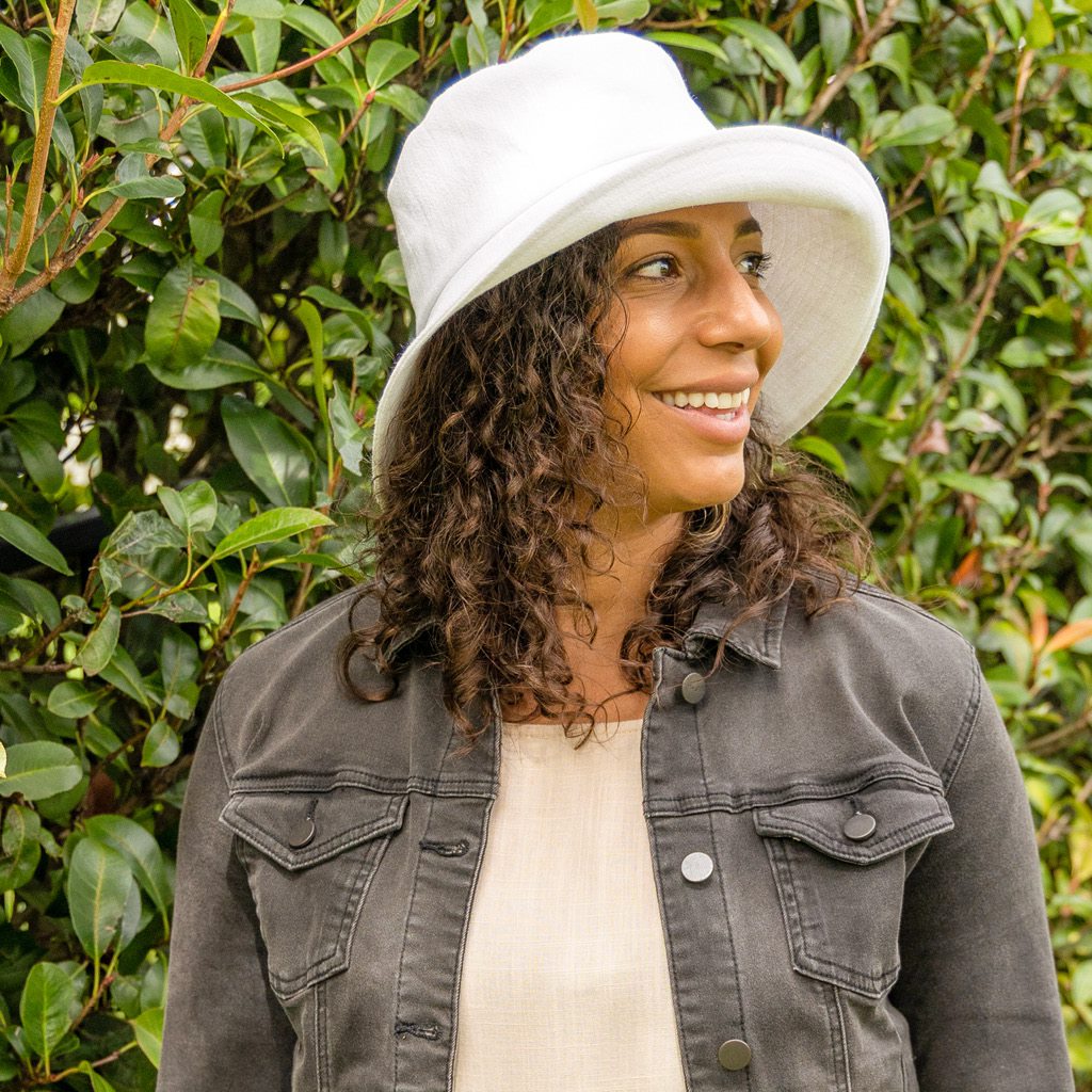  Sadie Linen Bucket Hat - White